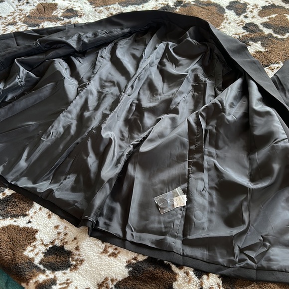 Black Blazer Ruffle Detail - Picture 7 of 8